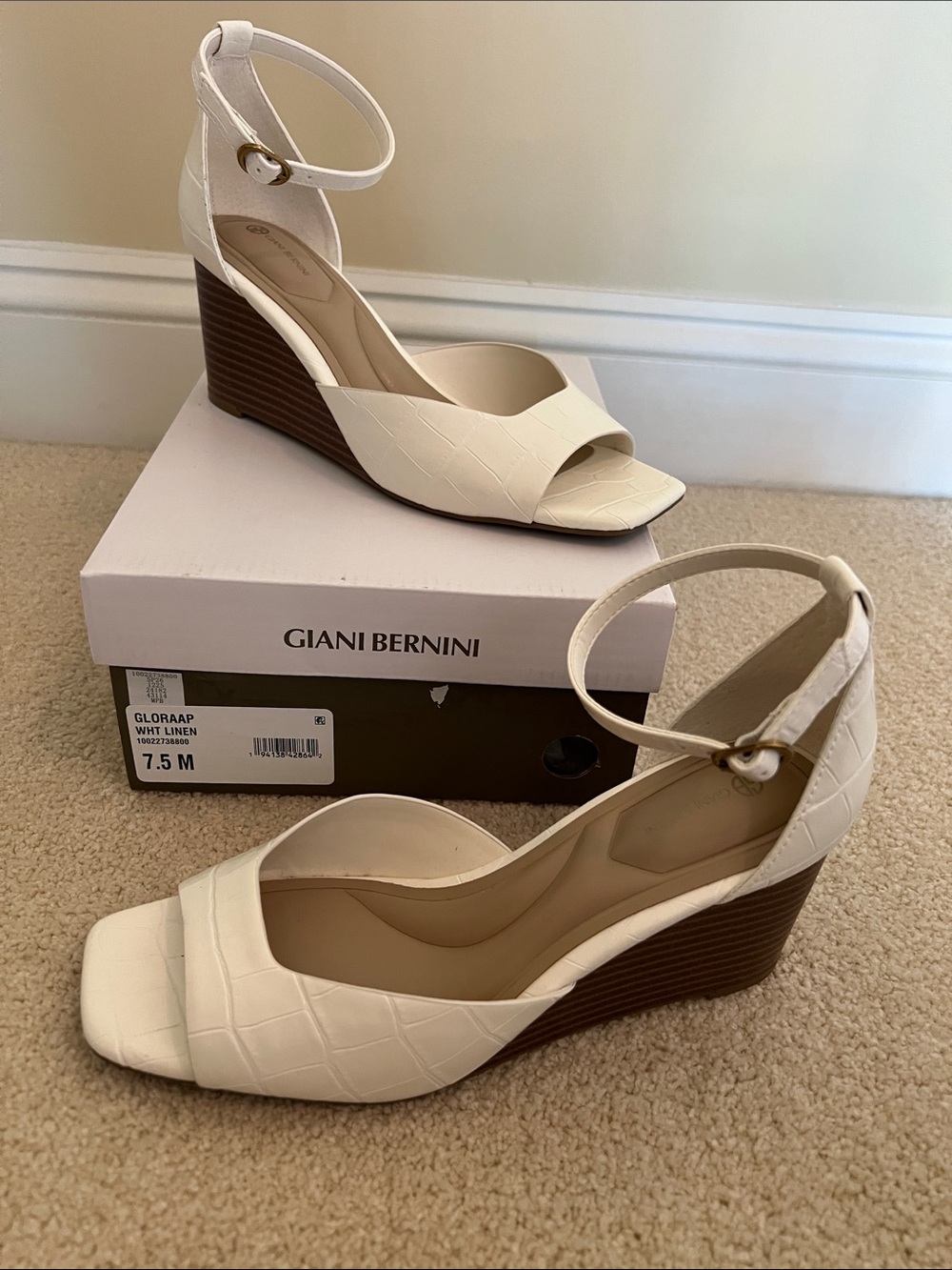 Giani Bernini White Linen Wedge Sandals with Ankle Strap